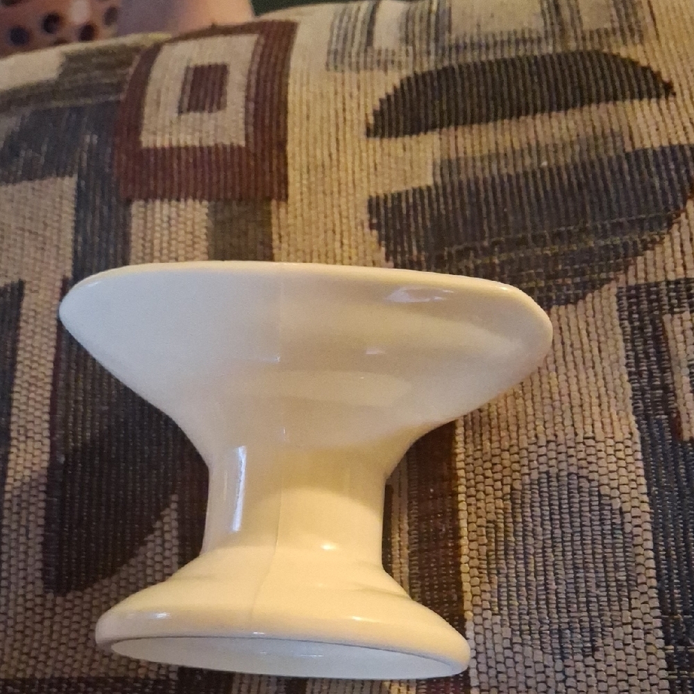 Glossy Off-white Plastic Soap Dish Dollhouse - Picture 2 of 6